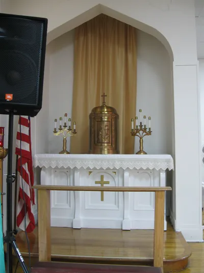 Side altar with tabernacle.