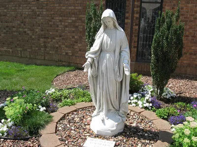 Statue of Our Lady.