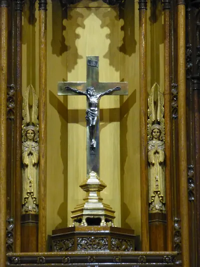 Crucifix above tabernacle.