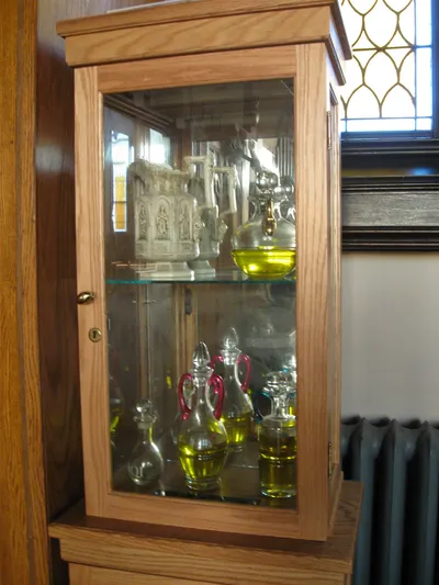 Adoration area behind screen.