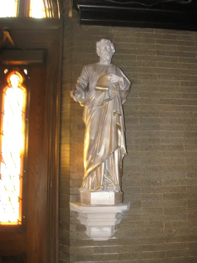 Side altar.