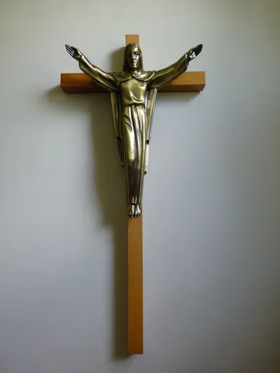 Risen Christ cross.