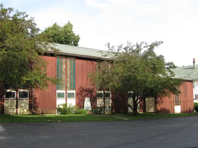 Church seen from the parking lot on the right side.