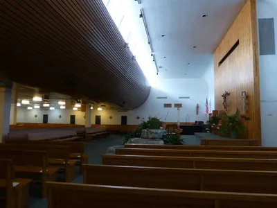 Left side of the church seen from the front right corner.