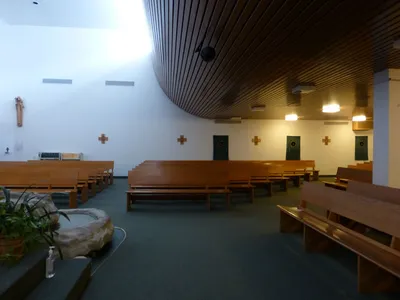Right side seen from in front of the sanctuary.