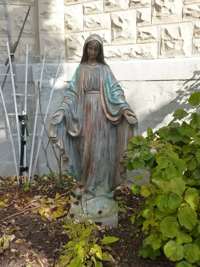 Statue of Our Lady.