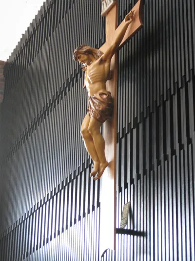 Crucifix, from angle.