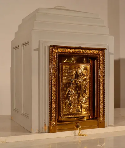 Tabernacle with inscription: "Et verbum caro factum est" (and the word became flesh).