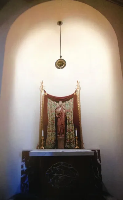 Side altar. Source: The Holy Rosary Church, By Greg Sharp