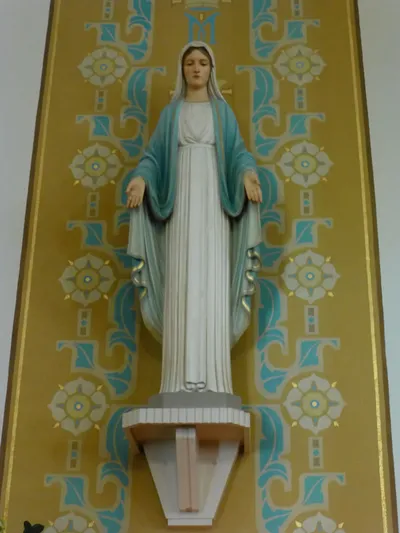 Statue of Our Lady.