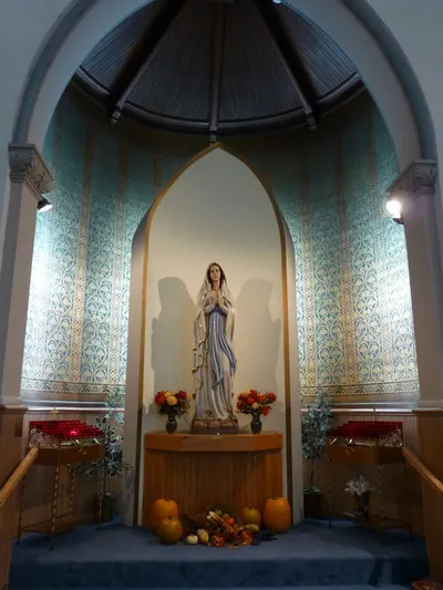 Right transept with shrine to Our Lady.
