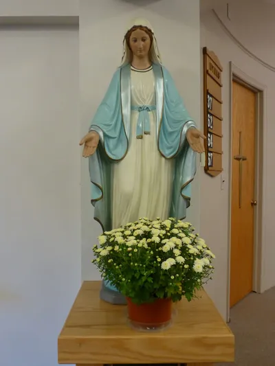 Statue of Our Lady.
