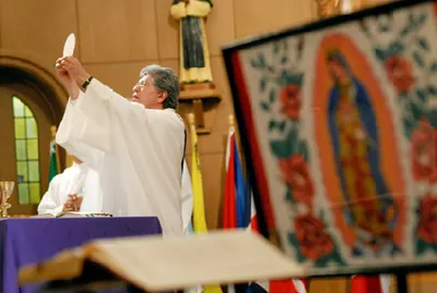 Mass inside the church. Source: El Mensajero