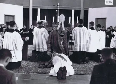 Ordination Mass inside the chapel, 1958. Source: Monastery Web site