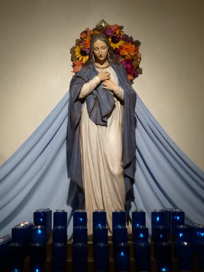 Statue of Our Lady.
