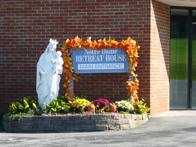 Main entrance with Statue of Our Lady of Victory.