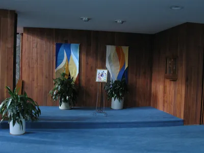 Icon located where tabernacle is now.