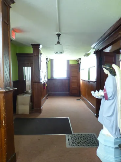 Narthex.