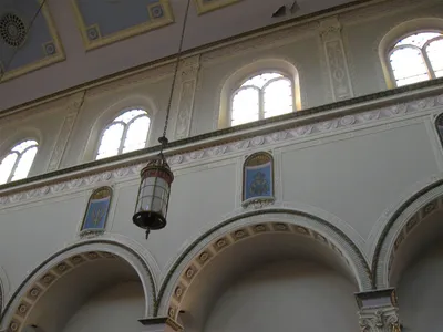 Various crests between the columns.