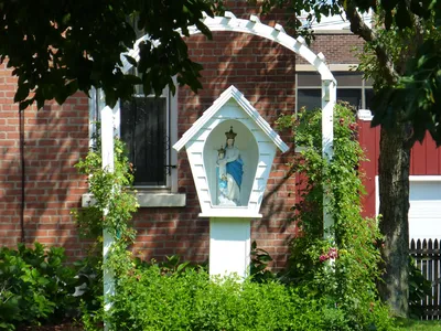 Infant of Prague statue.