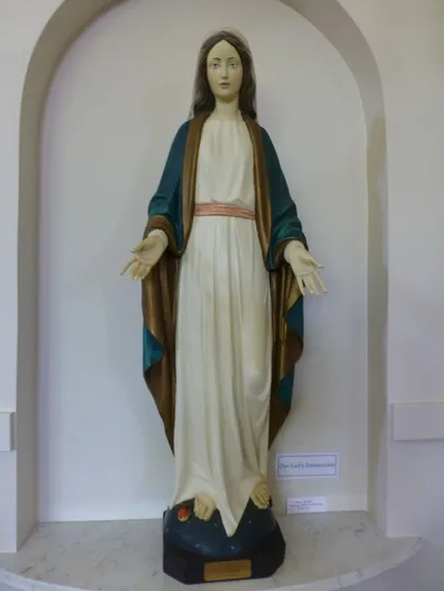 Statue of Our Lady.