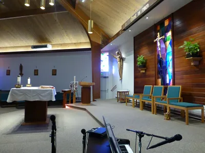 Sanctuary seen from the right.