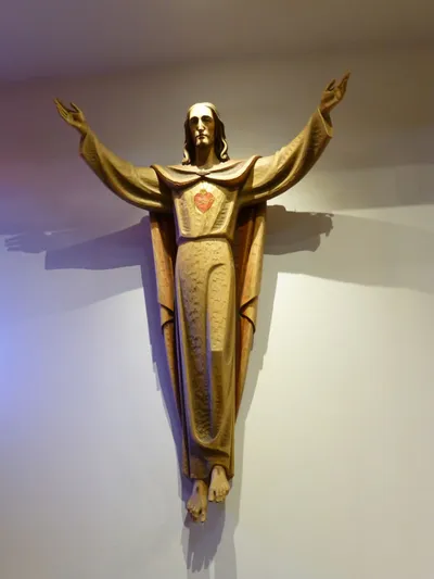Risen Christ statue.