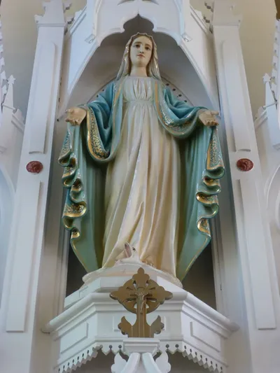 Statue of Our Lady.