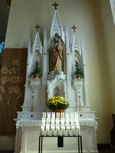 Right side altar.