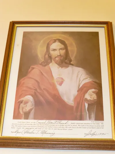 Memorial to consecration to the Sacred heart of Jesus.