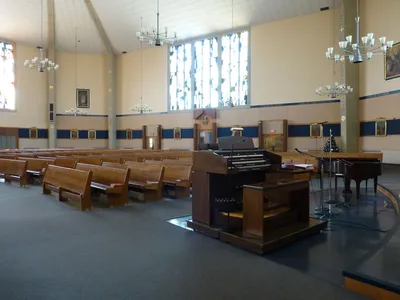 View from the front left corner.
