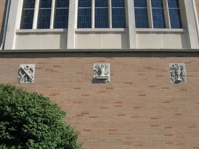 Crests.