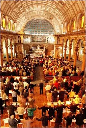 Photograph of the final Mass at Ss. Peter & Paul prior to its sale to St. Mark's Coptic church in Henrietta. Source: Catholic Courier