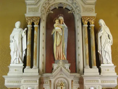 Statue of Our Lady.