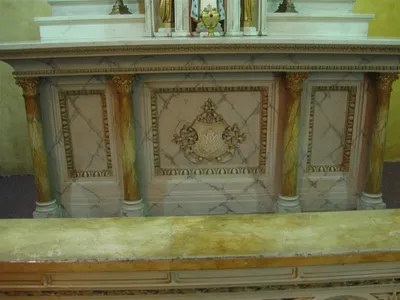 Side altar.