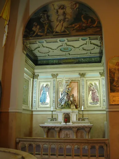 Side altar.