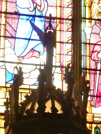 Angel statues atop reredo.