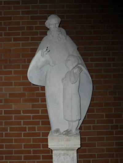 Statue.