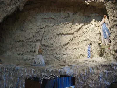 Close-up of the grotto.