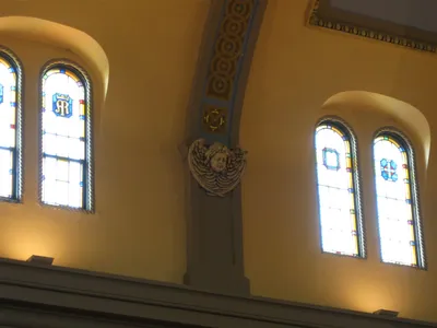 One of the small angel sculptures along the ceiling.