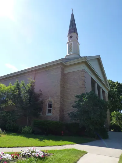 Front portion of the church seen from the left side.