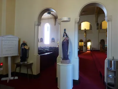 Devotional area to the right of the right side altar.