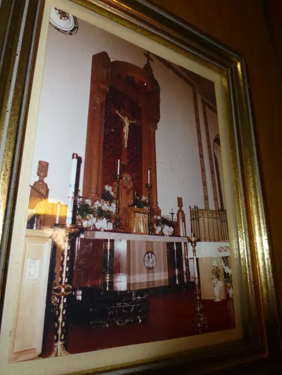 Photograph of modern interior.