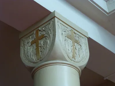 Design atop one of the columns.