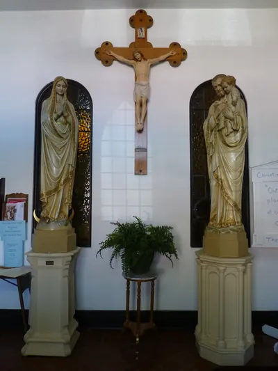 Statues in the right side entrance of the church.