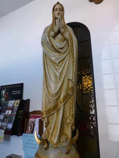 Statue of Our Lady.