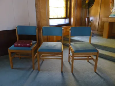 Celebrant and server seating.