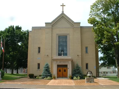Exterior while St. Anthony's was still a Catholic church. The two crosses, bell, St. Anthony sign above the entrance, and stained glass have been removed.Panoramio gallery