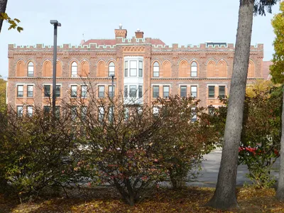 Hall of Philosophy and Science seen from the right side.