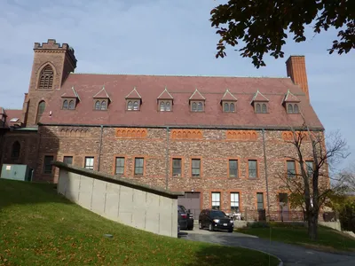 Chapel building seen from right.